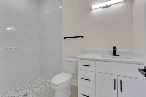 Villa ou maison à louer à Lehigh Acres, Floride: 3 chambres, 221.39 m2 № 2007271 - photo 12