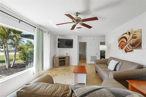 House in Venice, Florida 3 bedrooms, 154.5 sq.m. № 1720625 - photo 6