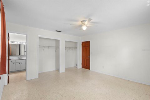 House in South Daytona, Florida 3 bedrooms, 184.32 sq.m. № 1857669 - photo 17