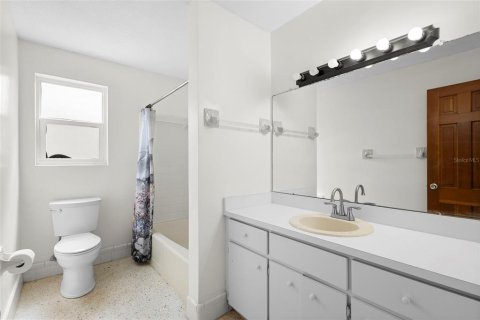 House in South Daytona, Florida 3 bedrooms, 184.32 sq.m. № 1857669 - photo 22
