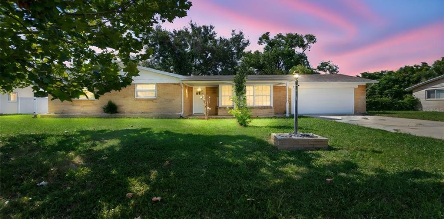Casa en South Daytona, Florida 3 dormitorios, 184.32 m2 № 1857669