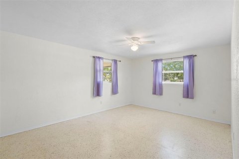House in South Daytona, Florida 3 bedrooms, 184.32 sq.m. № 1857669 - photo 21
