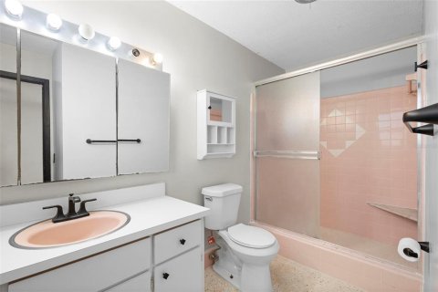 House in South Daytona, Florida 3 bedrooms, 184.32 sq.m. № 1857669 - photo 19