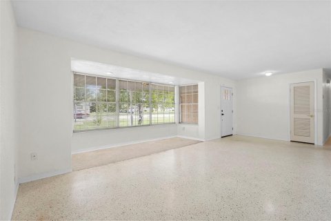 House in South Daytona, Florida 3 bedrooms, 184.32 sq.m. № 1857669 - photo 8