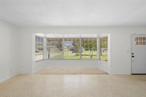 House in South Daytona, Florida 3 bedrooms, 184.32 sq.m. № 1857669 - photo 9