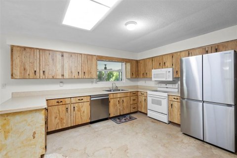 House in South Daytona, Florida 3 bedrooms, 184.32 sq.m. № 1857669 - photo 13