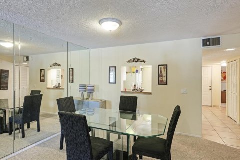 Condo in Bradenton, Florida, 2 bedrooms  № 1551116 - photo 7