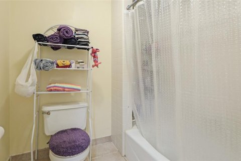 Condo in Bradenton, Florida, 2 bedrooms  № 1551116 - photo 17
