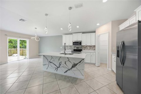 Villa ou maison à louer à Port Charlotte, Floride: 4 chambres, 179.3 m2 № 2401136 - photo 10