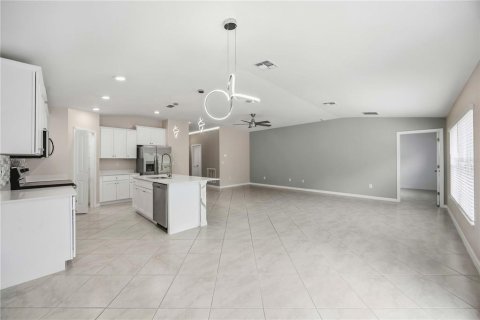 Villa ou maison à louer à Port Charlotte, Floride: 4 chambres, 179.3 m2 № 2401136 - photo 7