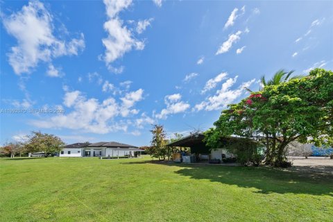 House in Miami, Florida 4 bedrooms, 338.91 sq.m. № 2243978 - photo 27