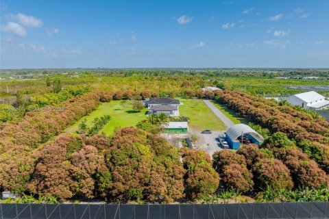 House in Miami, Florida 4 bedrooms, 338.91 sq.m. № 2243978 - photo 30