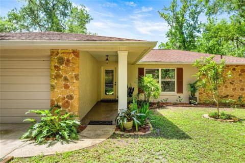House in Dunnellon, Florida 3 bedrooms, 169.45 sq.m. № 1808613 - photo 2