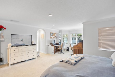 House in Aventura, Florida 3 bedrooms, 231.7 sq.m. № 2030740 - photo 18