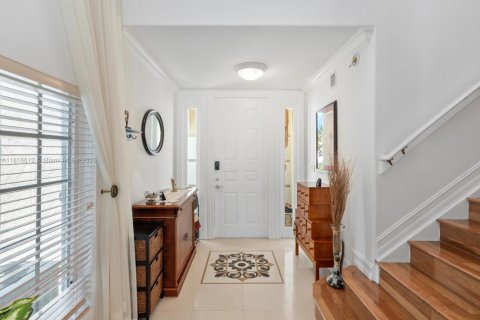 House in Aventura, Florida 3 bedrooms, 231.7 sq.m. № 2030740 - photo 5