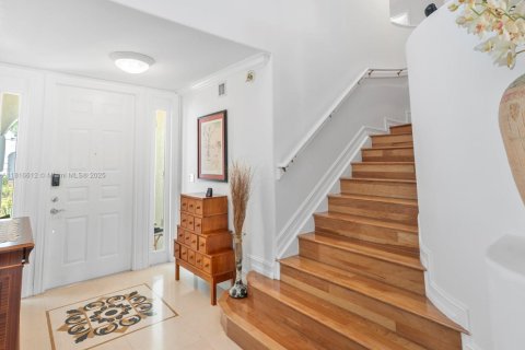 House in Aventura, Florida 3 bedrooms, 231.7 sq.m. № 2030740 - photo 6