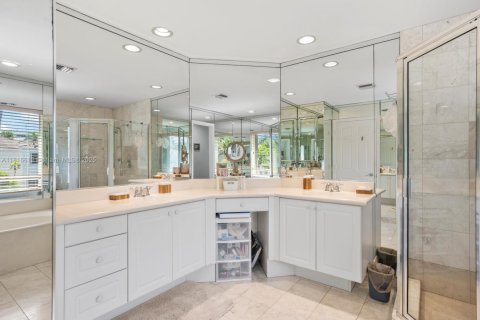 House in Aventura, Florida 3 bedrooms, 231.7 sq.m. № 2030740 - photo 20