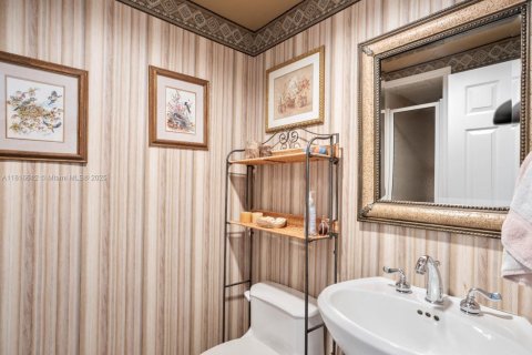 House in Aventura, Florida 3 bedrooms, 231.7 sq.m. № 2030740 - photo 15