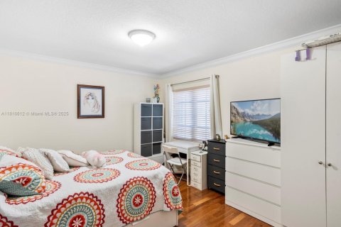 House in Aventura, Florida 3 bedrooms, 231.7 sq.m. № 2030740 - photo 27