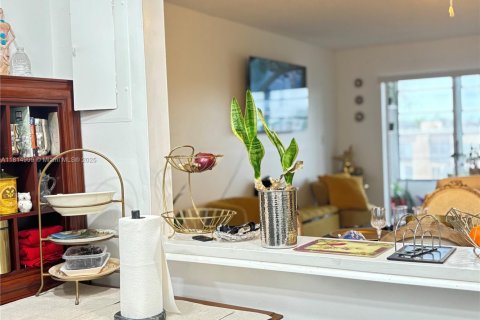 Condo in Sunrise, Florida, 1 bedroom  № 1766709 - photo 4