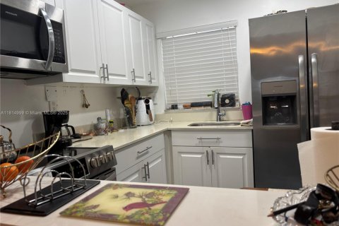 Condo in Sunrise, Florida, 1 bedroom  № 1766709 - photo 2