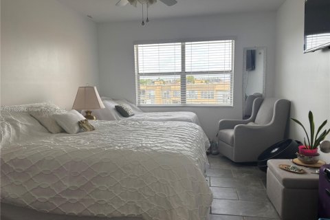 Condo in Sunrise, Florida, 1 bedroom  № 1766709 - photo 7