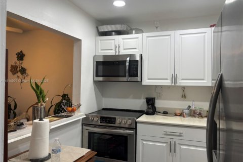 Condo in Sunrise, Florida, 1 bedroom  № 1766709 - photo 1
