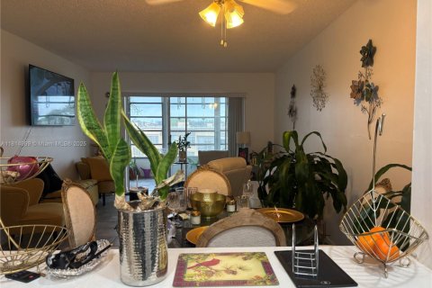 Condo in Sunrise, Florida, 1 bedroom  № 1766709 - photo 3
