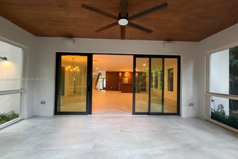 Villa ou maison à vendre à Miami, Floride: 4 chambres № 1946289 - photo 13