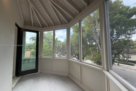 Villa ou maison à vendre à Miami, Floride: 4 chambres № 1946289 - photo 11