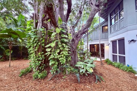 Villa ou maison à vendre à Miami, Floride: 4 chambres № 1946289 - photo 14