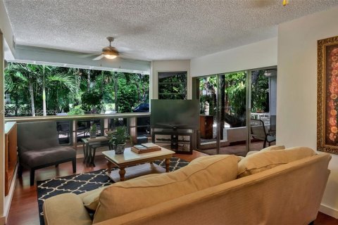 Touwnhouse à louer à South Miami, Floride: 3 chambres, 320.51 m2 № 1999572 - photo 12