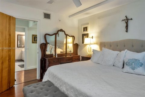 Touwnhouse à louer à South Miami, Floride: 3 chambres, 320.51 m2 № 1999572 - photo 16