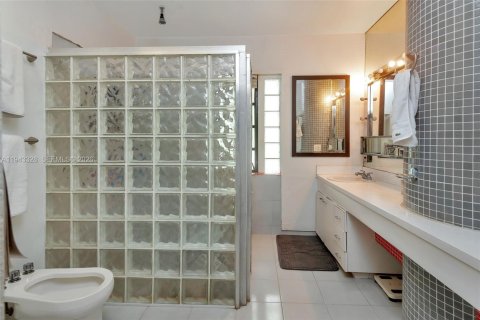 Touwnhouse à louer à South Miami, Floride: 3 chambres, 320.51 m2 № 1999572 - photo 17