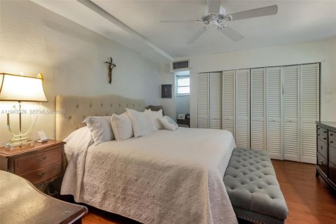 Touwnhouse à louer à South Miami, Floride: 3 chambres, 320.51 m2 № 1999572 - photo 15