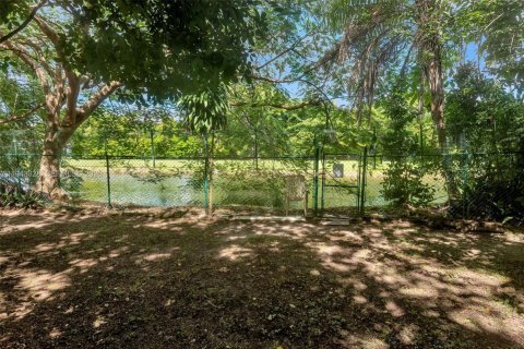 Touwnhouse à louer à South Miami, Floride: 3 chambres, 320.51 m2 № 1999572 - photo 30