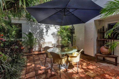 Touwnhouse à louer à South Miami, Floride: 3 chambres, 320.51 m2 № 1999572 - photo 25