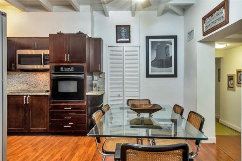 Touwnhouse à louer à South Miami, Floride: 3 chambres, 320.51 m2 № 1999572 - photo 6