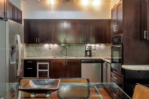 Touwnhouse à louer à South Miami, Floride: 3 chambres, 320.51 m2 № 1999572 - photo 9