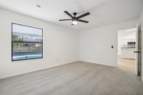 House in Palm Bay, Florida 3 bedrooms, 121.98 sq.m. № 1543797 - photo 14