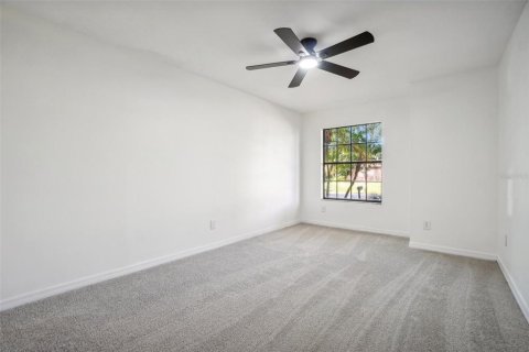 House in Palm Bay, Florida 3 bedrooms, 121.98 sq.m. № 1543797 - photo 10