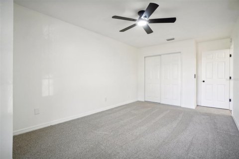 House in Palm Bay, Florida 3 bedrooms, 121.98 sq.m. № 1543797 - photo 11