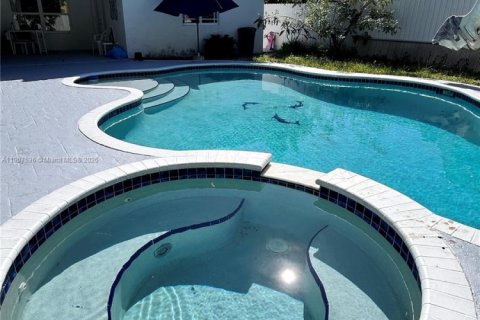 Villa ou maison à vendre à Miami Gardens, Floride: 4 chambres, 179.49 m2 № 2034399 - photo 14