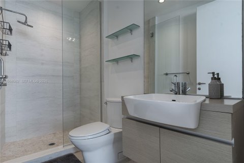 Condominio en alquiler en Miami, Florida, 3 dormitorios, 228.26 m2 № 2145660 - foto 19
