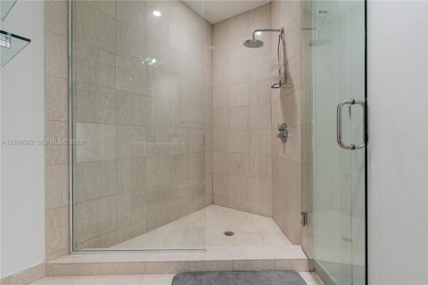 Condominio en alquiler en Miami, Florida, 3 dormitorios, 228.26 m2 № 2145660 - foto 21