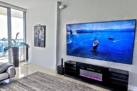 Condominio en alquiler en Miami, Florida, 3 dormitorios, 228.26 m2 № 2145660 - foto 5
