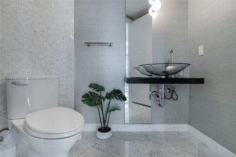 Condominio en alquiler en Miami, Florida, 3 dormitorios, 228.26 m2 № 2145660 - foto 16