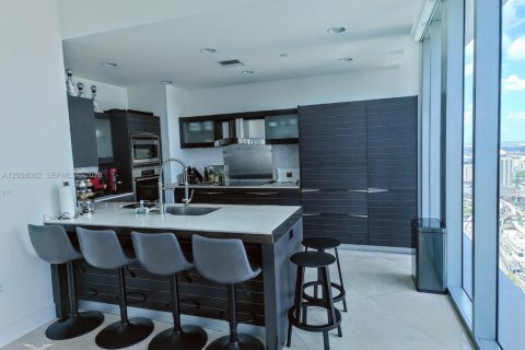 Condominio en alquiler en Miami, Florida, 3 dormitorios, 228.26 m2 № 2145660 - foto 9