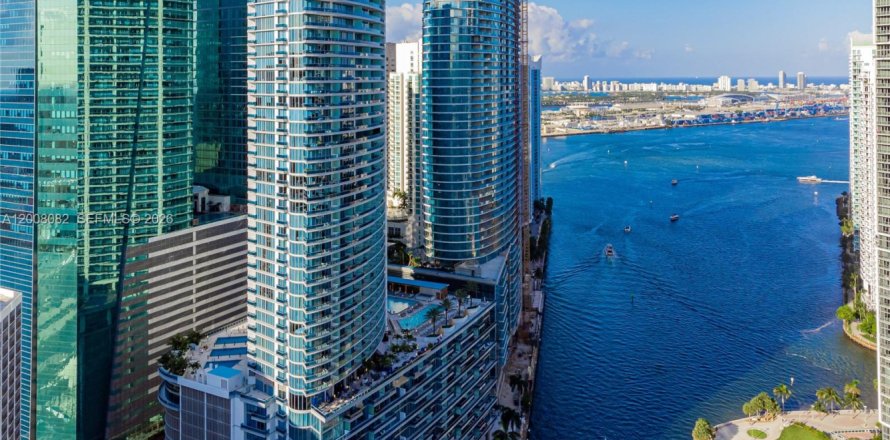 Condominio en Miami, Florida, 3 dormitorios  № 2145660