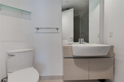 Condominio en alquiler en Miami, Florida, 3 dormitorios, 228.26 m2 № 2145660 - foto 20
